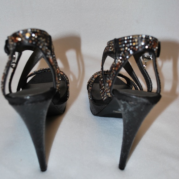 NIB Nadia Pewter platform heels by Guess - Picture 3 of 5